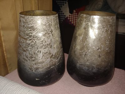 2 Vases