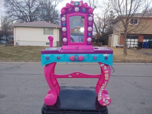 Kids Makeup vanity