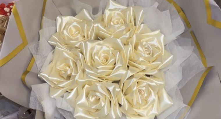 Buketi satenskih ruža